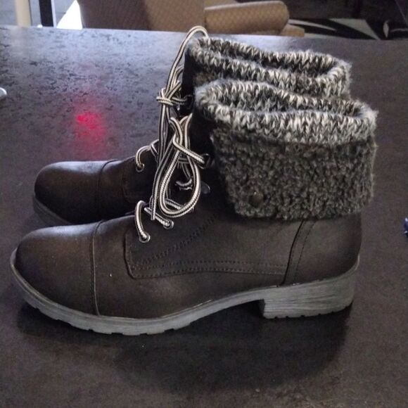 White Mountain boots - Picture 3 of 5